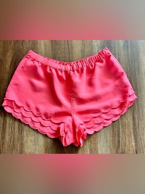 Flirty hot pink scalloped pull on short shorts size small Abercrombie & Fitch